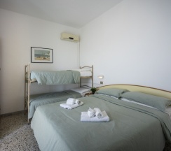 Трёхместный номер Standard с балконом в Hotel Mamy