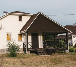 4-местный коттедж эконом (с завтраком) в Путина