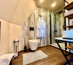 Коттедж Deluxe с красивым видом из окна в Аблъко Resort Торкотино