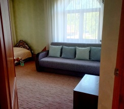 Улучшенный семейный номер с двуспальной или 2 односпальными кроватями с видом на озеро в Замок