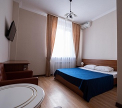 Номер стандарт с 1 двуспальной кроватью в Djump hotel