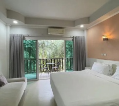 Номер Deluxe с балконом в Green Hill Resort