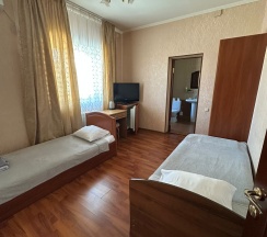 Стандартный трехместный номер в Николаевский