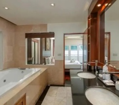 Люкс с джакузи на крыше с 3 комнатами в Phunawa Resort