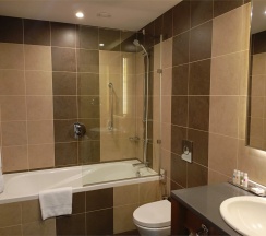 НОМЕР КАТЕГОРИИ SUPERIOR С БОЛЬШОЙ КРОВАТЬЮ (KING SIZE) в Doubletree by Hilton Tyumen