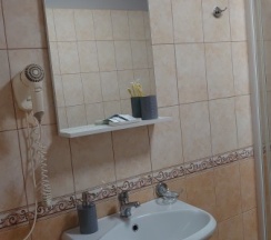 Двухкомнатный апартамент с двумя спальнями и кухонным уголком в На Невском