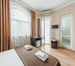 Трехместный номер с балконом в SunCityHotels