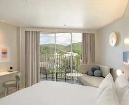 Двухместный номер Superior с видом на город двуспальная кровать в Centara Karon Resort Phuket