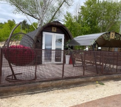 Коттедж улучшенный с 1 двуспальной кроватью (Глемпинг делюкс) в Набережная №1