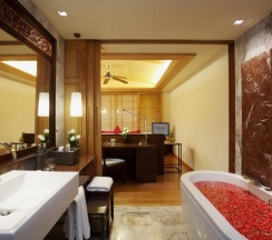 Двухместный номер Premium Deluxe с балконом двуспальная кровать в Отель Centara Grand Beach Resort Phuket