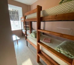 Мини-комната "Семейная" с двумя 2-х ярусными кроватями в Rest Home