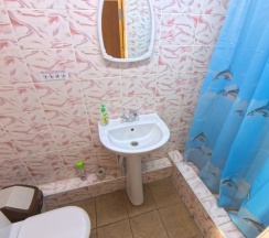 Трёхместный номер Standard с видом на внутренний двор в 645 км