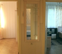 Коттедж с 2 комнатами с красивым видом из окна в Корница