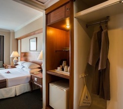 Номер Connecting в Bangkok Palace Hotel