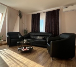 Двухкомнатный полулюкс (гостиная, спальня, ванная комната) в Митяевский