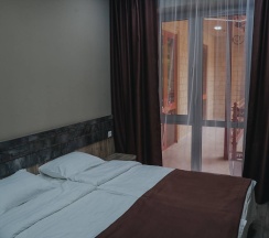 Люкс 3-х комнатный с балконом в Ахтынские бани №1