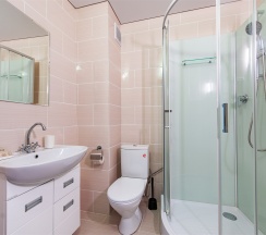 Двухкомнатный семейный номер на 3-4 гостя с балконом и видом на море (корпус Б) в Оптимист