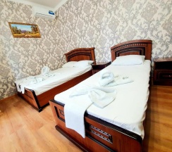 Трехместный номер /Без питания или ALL INCLUSIVE + BAR в Лооотель