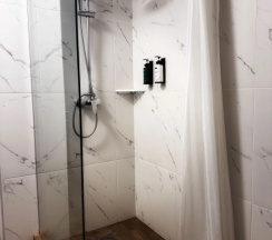 Четырёхместный номер семейный Улучшенный в Гнездо. Хорошее место