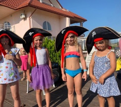 Семейный номер на трех-четырех гостей с большой террасой и видом во двор (корпус К) в Оптимист