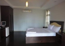 Номер Deluxe с балконом в Khanom Sunrise Beach Hotel