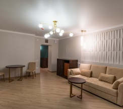 Двухместный люкс (Малый корпус) с 2 комнатами с балконом двуспальная кровать в Литфонд