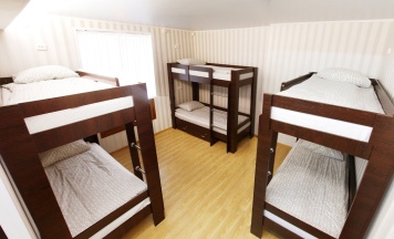 Кровать в общем номере (мужской номер) в Да Винчи