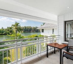 Двухместный люкс с видом на лагуну двуспальная кровать в Отель SAii Laguna Phuket