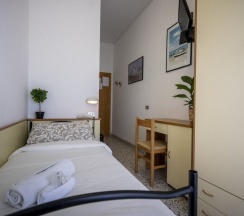 Одноместный номер Standard с балконом в Hotel Mamy