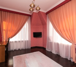 Люкс 2-х комнатный 2-х местный с большой кроватью в Жемчуг