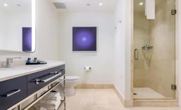 Двухместный полулюкс Sorrento oceanfront (двуспальная кровать) в Fontainebleau Miami Beach