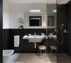 Двухместный люкс двуспальная кровать в J Hotel