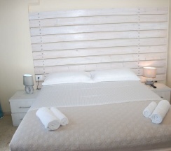 Двухместный номер Standard с балконом и с видом на море двуспальная кровать в Hotel Saranda