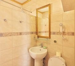 Трёхместный номер с балконом в Лорис