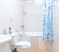 Трехместный номер с двуспальной и односпальной кроватью в Новый город