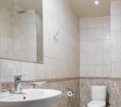 Двухместные апартаменты с 3 комнатами с балконом и с видом на море двуспальная кровать в Дом Москвы