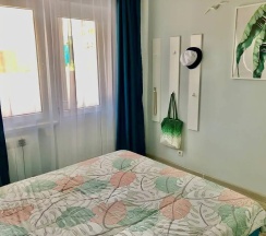 Трёхместные апартаменты с 2 комнатами с красивым видом из окна в ПольМари