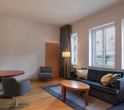 Двухместный люкс Дуплекс с 2 комнатами двуспальная кровать в Hilton Cologne