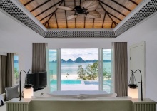 Номер Standard с красивым видом из окна в Banyan Tree Krabi