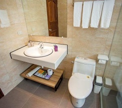 Четырёхместный семейный номер Standard в Rainbow Hotel