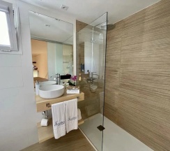 Четырёхместные апартаменты Deluxe с видом на город в Hotel emblemático Hi Suites