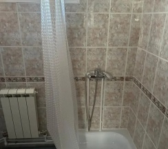 Двухместный полулюкс с балконом 2 отдельные кровати в Ушба