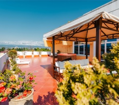 Люкс с террасой двухкомнатный в Южное взморье