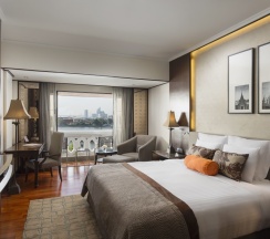 Двухместный номер Riverfront Deluxe (двуспальная кровать) в Anantara Riverside Bangkok Resort