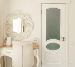 Двухместный полулюкс Provence №20 c 1 комнатой с балконом и с красивым видом из окна двуспальная кровать в Лель