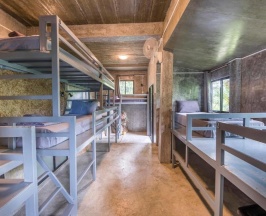Кровать в общем номере в Deishaview Jungle Hostel (Adults Only)