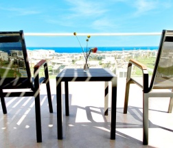 Двухместный люкс с видом на море двуспальная кровать в Rixos Premium Magawish Suites and Villas