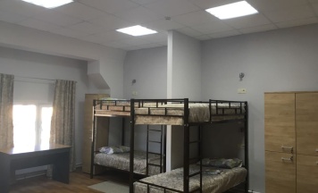 Кровать в 12 местном номере для мужчин в Энергия