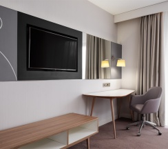 Улучшенный номер с кроватью King-size и доступом в lounge-зону в Edge Seligerskaya-Moscow