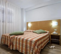Трёхместные апартаменты Superior в Apartamentos California